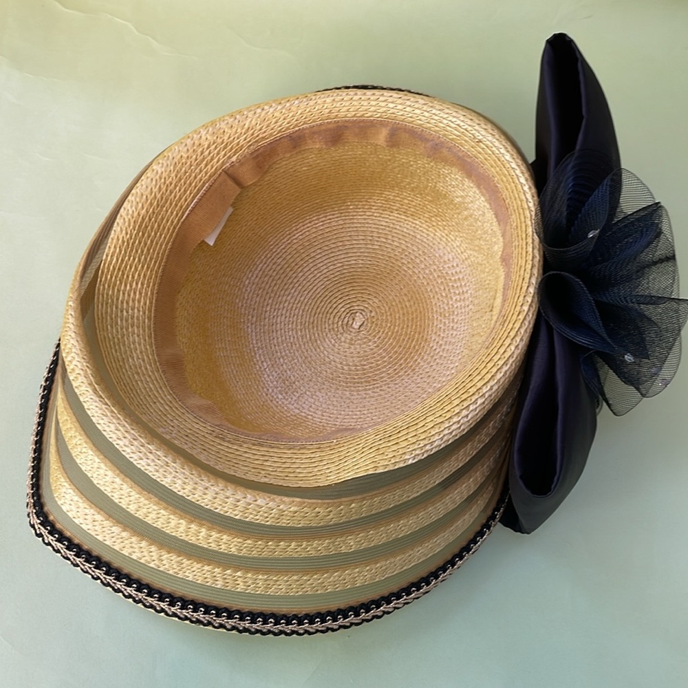 Vintage hat with big black bow - Picture 10 of 11